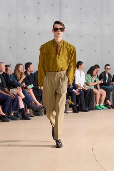 Look 27